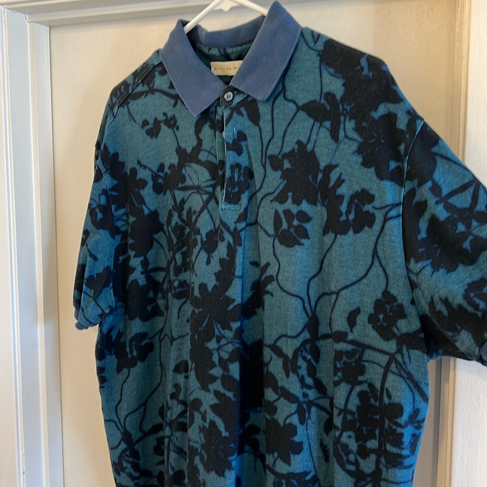 Made in Italy Etro men’s polo shirt. Tag says 3xl but fits more like an XXL.